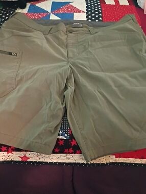 Eddie Bauer Olive Green Men's Outdoor Shorts